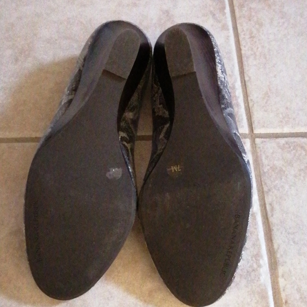 **SALE*** BANANA REPUBLIC Leather Snake Wedges 7 - Picture 3 of 4